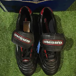Umbro Thunder Firm Ground Soccer shoes