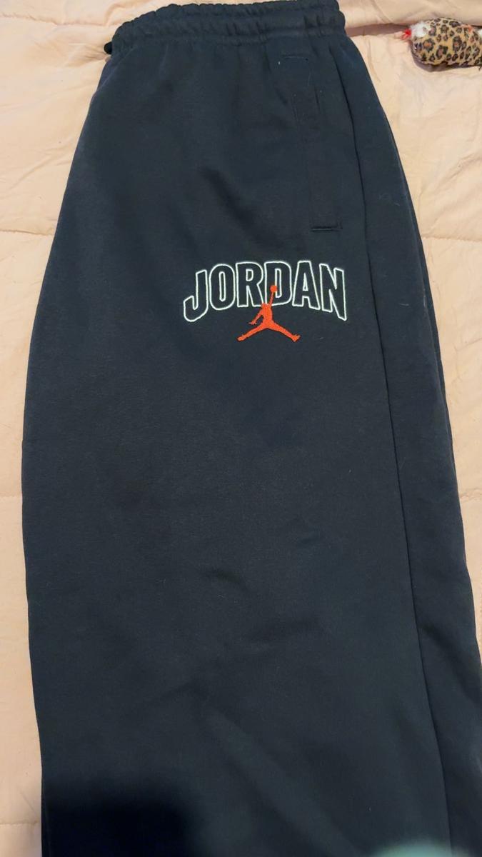 Item: L, Black/Red/White