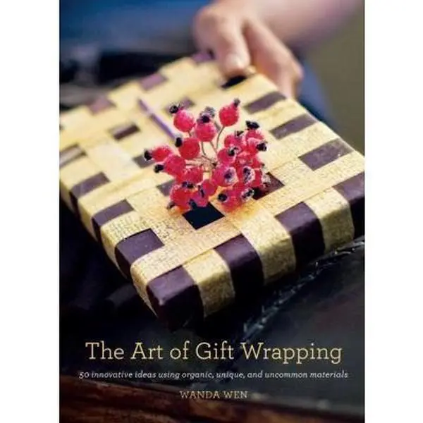 USED Book - The Art of Gift Wrapping: 50 Innovative Ideas Using Organic, Unique, and Uncommon Materials by Wanda Wen (Hardcover) - english