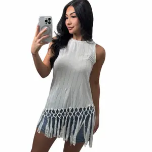 Detail Line Rhinestone Sleeveless Women's Top with Fringe Hem and Elegant Design
