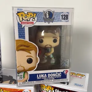 Luka Doncic Funko Pop! #128 Collectible Toy, Statue, Ideal Holiday Gift for Entertainment Figurine Enthusiasts