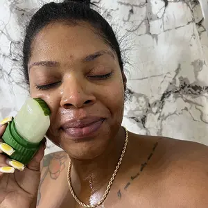 Product Review of Ice Face Roller, DIY Face Massage Roller, Facial Ice Roller for Face, Eyes & Joints, Ice Compress Skin Care Tool for Women & Men, Facial Care Tools from D**s F**e B**e