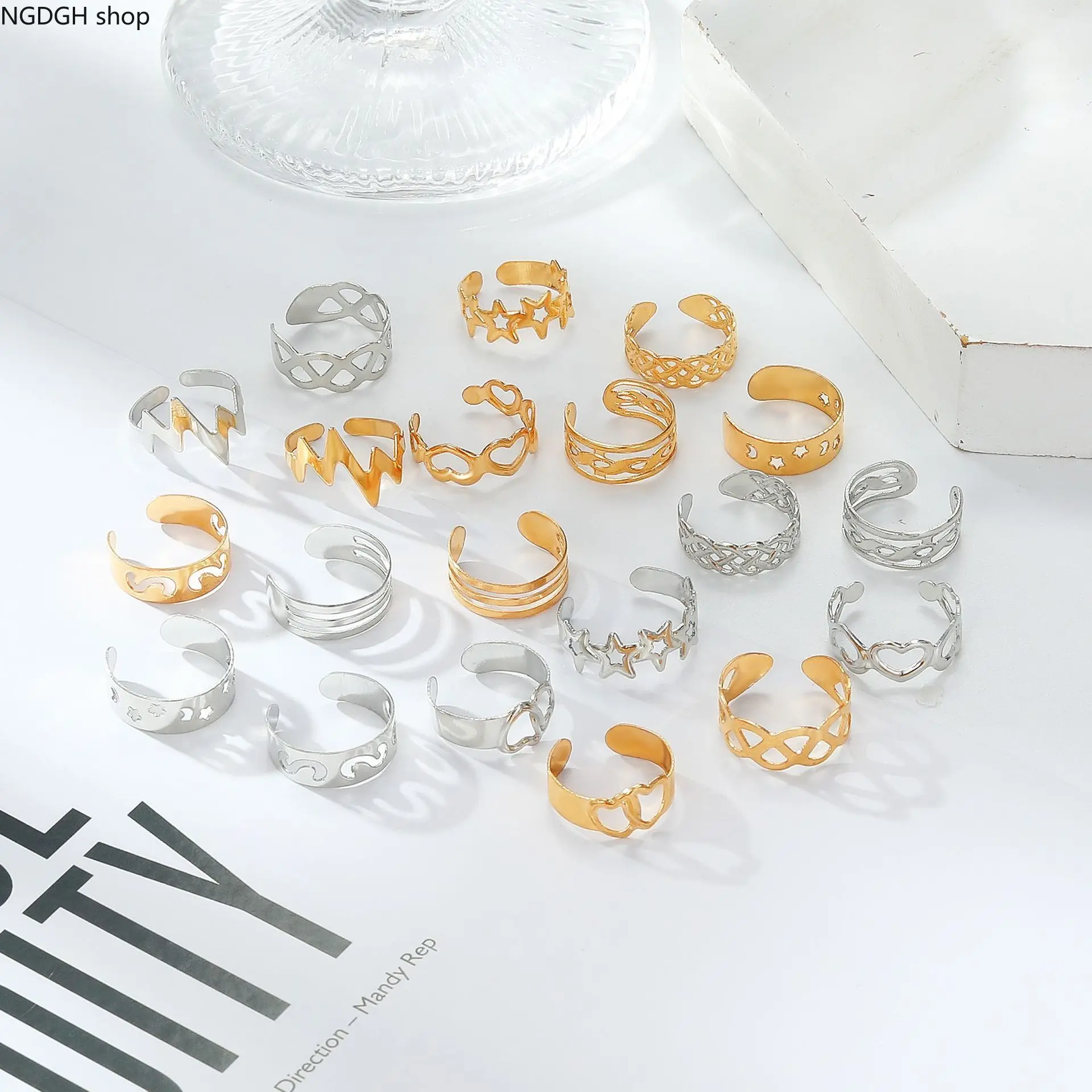 Trendy Gold Mixed Toe Rings Collection - Elegant Infinity Heart Lightning Star Twisted Chain Designs, Shiny Waterproof Stackable Toe Rings for Women, Perfect for Summer Beach Party Vacation & Bohemian Foot Stacking