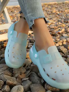 New High-Quality Comfortable Hole Shoes for Women, Summer Cute Outdoor Wear Thick Sole Slippers, Breathable Clogs, PU Material, Solid Style, Cute Design