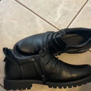 Men's Business Casual Leather Shoes Fashion Metal Decorative Buckle Height Increasing Men's Shoes