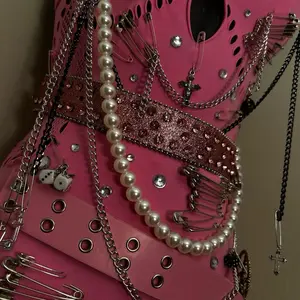 Bubble gum postergirl