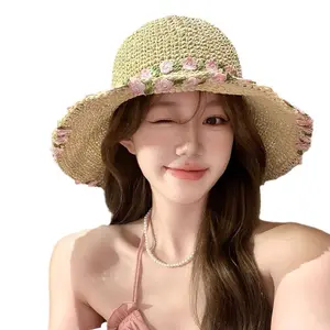 Women‘s Straw Beach Hat Wide Brim Floppy Sun Hat with Flower Decoration UPF 50+ Foldable Packable Sunscreen Visor for Summer Vacation Cruises Travel
