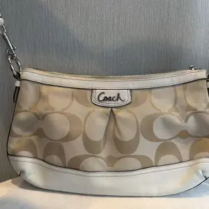 Pre-owned coach Coach