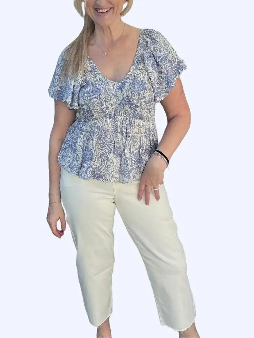Women's Alex Futter Sleeve Floral Blouse - Smocked Bodice, Lightweight Summer Fabric, Feminine, Elegant, Modest Style, Casual Short-Sleeve Womenswear Top, Elegance, Easter, Flutter Sleeve
