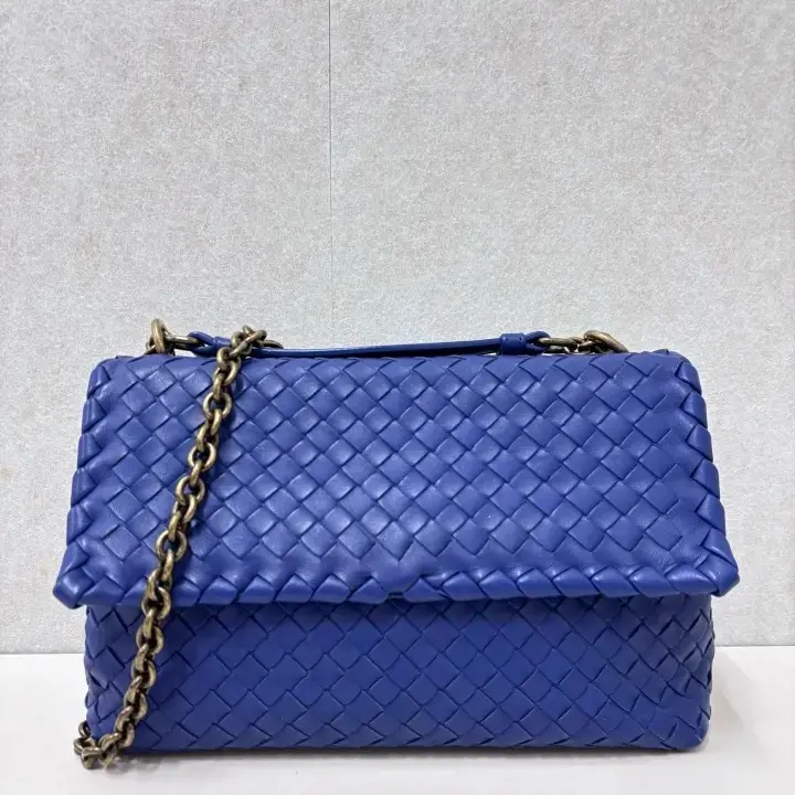 Pre-owned BOTTEGA VENETA leather Shoulder Bags BV Blue Olympia Intrecciato Chain Bag 22753175