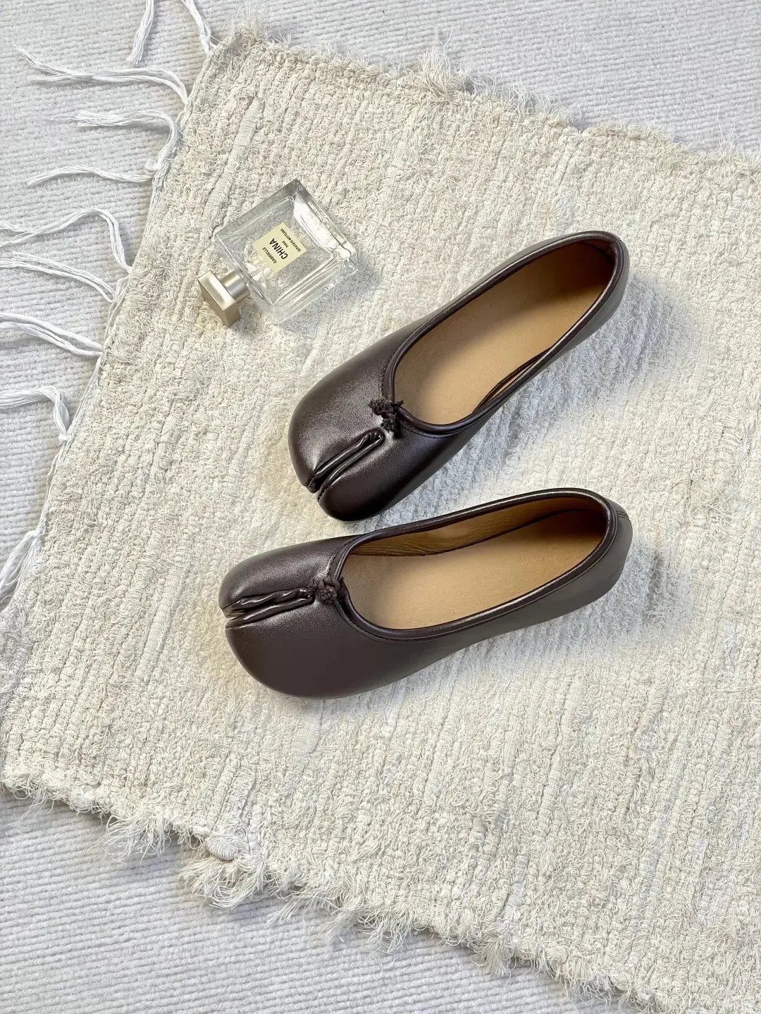 Genuine Leather Flat Shoes, Soft with Unique Tailored Toe Detailing, Delicate Hand-Sewn Craftsmanship for Minimalist Elegant Styling, Thick Cushioned Insole for Ft Fatigue Relief During Long Walks & Office Work