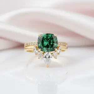 Luxurious Emerald Green Cushion Cut Wedding Ring Set