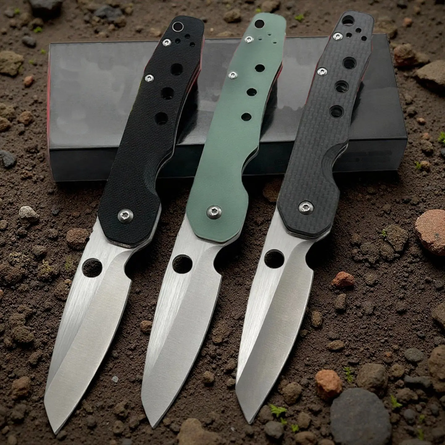 Carbon Fiber Handle Damascus Folding Knife - Lightweight Tactical High Hardness Outdoor Pocket Knife with Drop Point Blade, Ergonomic Grip & Secure Lock for Camping, Hunting, Hiking, Camping Essentials, Sleek Blade Design, Durable Blade Material