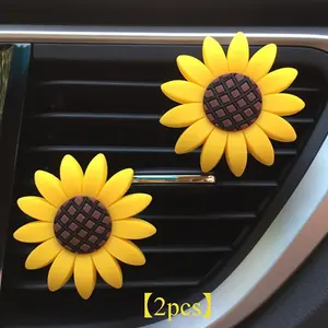 Car Interior Decoration Gift Set, Vent Clip Hanging Pieces with Pad (sunflower Design), Enhance Your Vehicle's Aesthetic Appeal, Car Interior Accessory