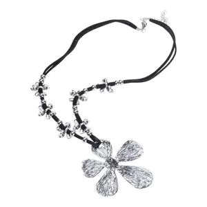 Flower Pendant Necklace Adjustable Floral Clavicle Chain Fashionable Jewelry