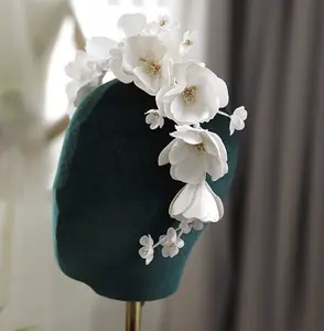 Bridal Floral Headpiece – White Flower Crown with Pearl Details | Elegant Wedding Hair Accessory