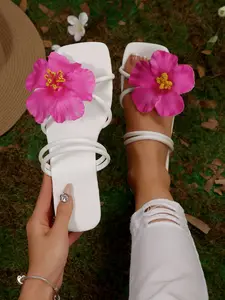Summer Square Toe Flat Sandals, Soft Sole Flower Decor, Casual Beach Shoes, Comfortable Fashion, Perfect for Dresses and Beachwear
