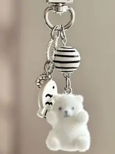 Women's Velvet Cartoon Seal Keychain with Fish Ball Pendant, Cute Accessories, Earphone Bag Charm, Car Keyring, School Gothic Y2K Style