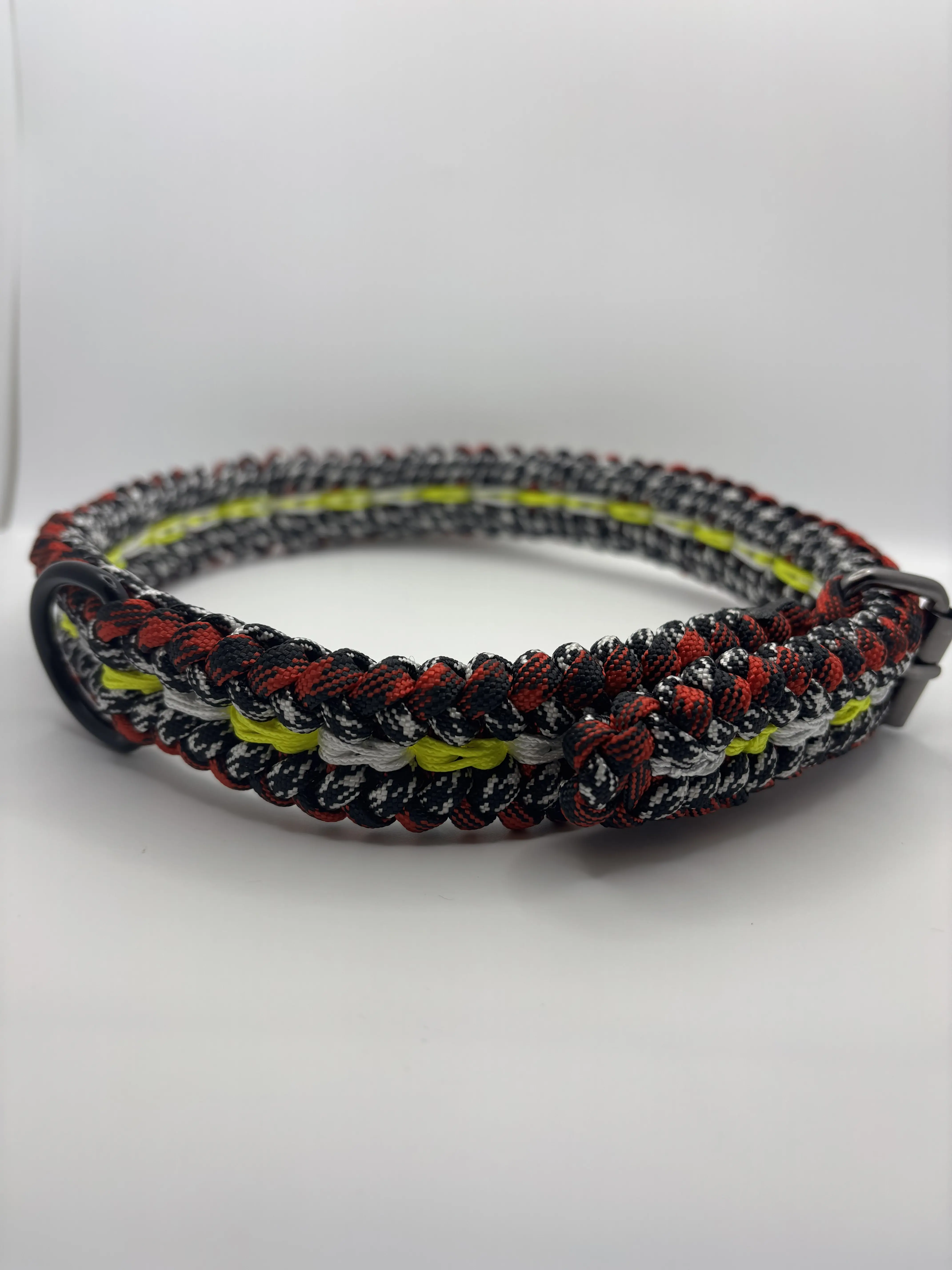 Adjustable Paracord Dog Collar – Metal Buckle (23.5”)