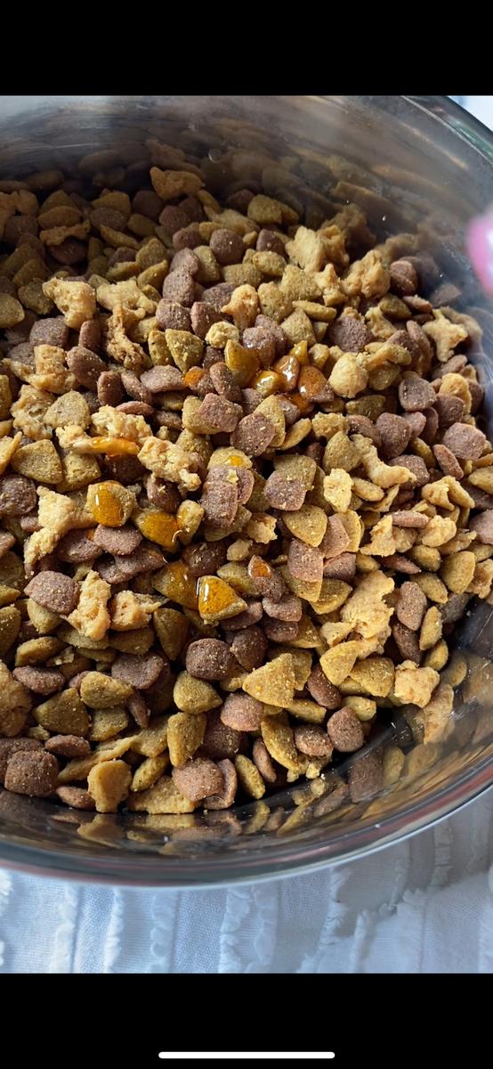 Item: 8.5oz, Salmon Oil