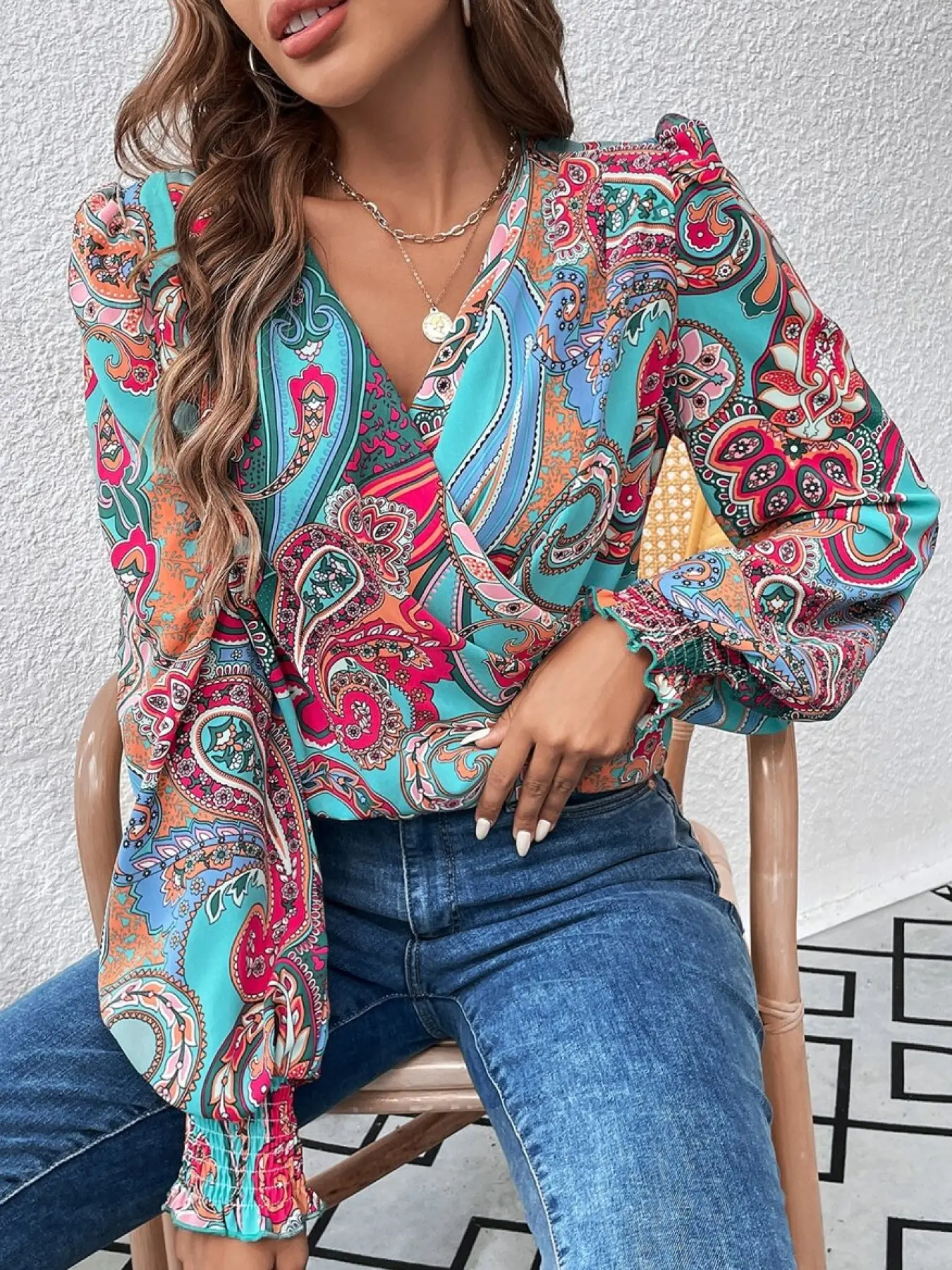 A women's colorful Boho Paisley print cross V-neck long sleeve top, Blouse, Boho Print Blouses, retro boho ethnic style loose slimming shirt, casual boho fashion, suitable for seaside vacation, outdoor cafe punching