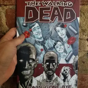 USED-Walking Dead Volume 1: Days Gone Bye by Kirkman, Robert (Paperback)