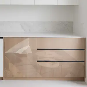 A roll of [23.62 * 393.70 in ] high-definition transparent protective film, self-adhesive and can be removed without glue, interior decoration aesthetics, apply to windows, furniture, walls, transparent film protection