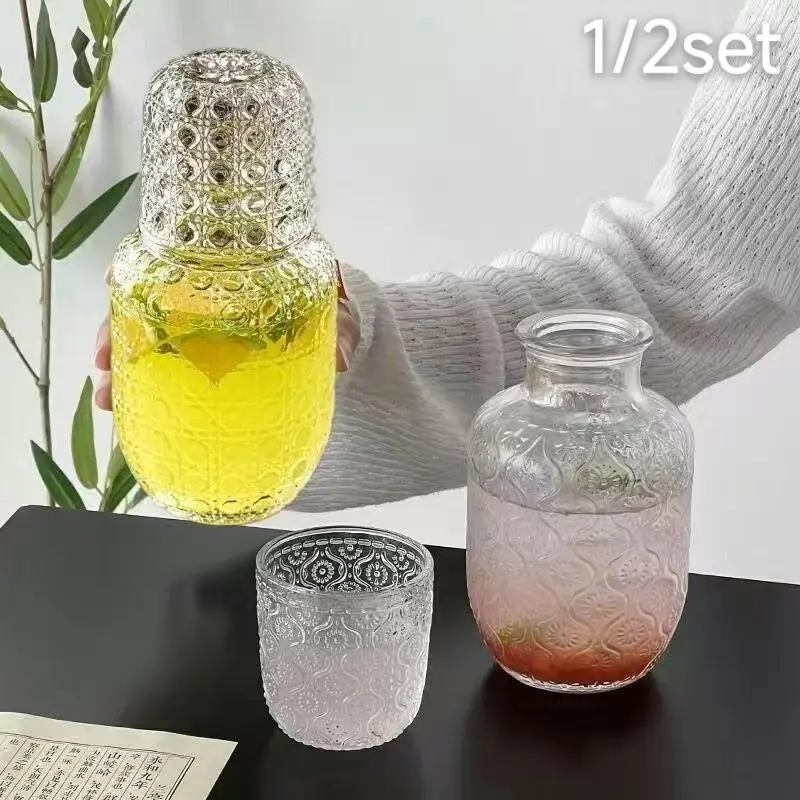 Housewarming Whiskey Glass, Old Fashioned Glass Gift for New Homeowners, Classic Vintage Embossed Glass Bedside Carafe & Tumbler Set, Thickened Heat Resistant Pitcher with Dustproof Inverted Cup, Lead-Free Food Grade Glassware for Home Office Hosting