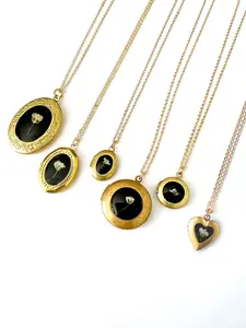Figs & Ginger Wildflower Locket with Real Flowers for Friends Lovers & Significant Others Perfect for Memorial Gifts Birthdays Bridal Parties Moms Daughters Best Friends or Special Memories