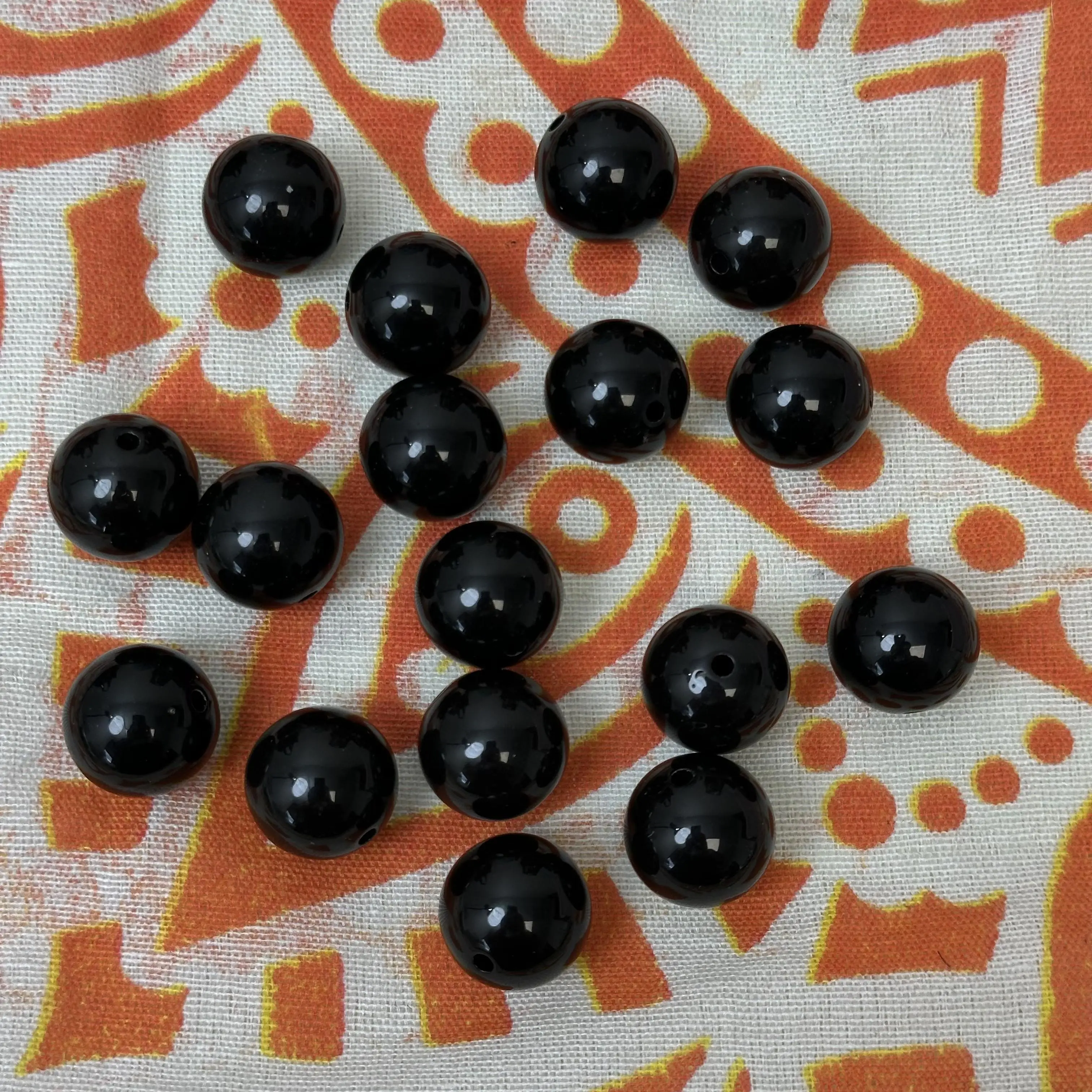 29. Black beads XL108012 50pcs 20MM