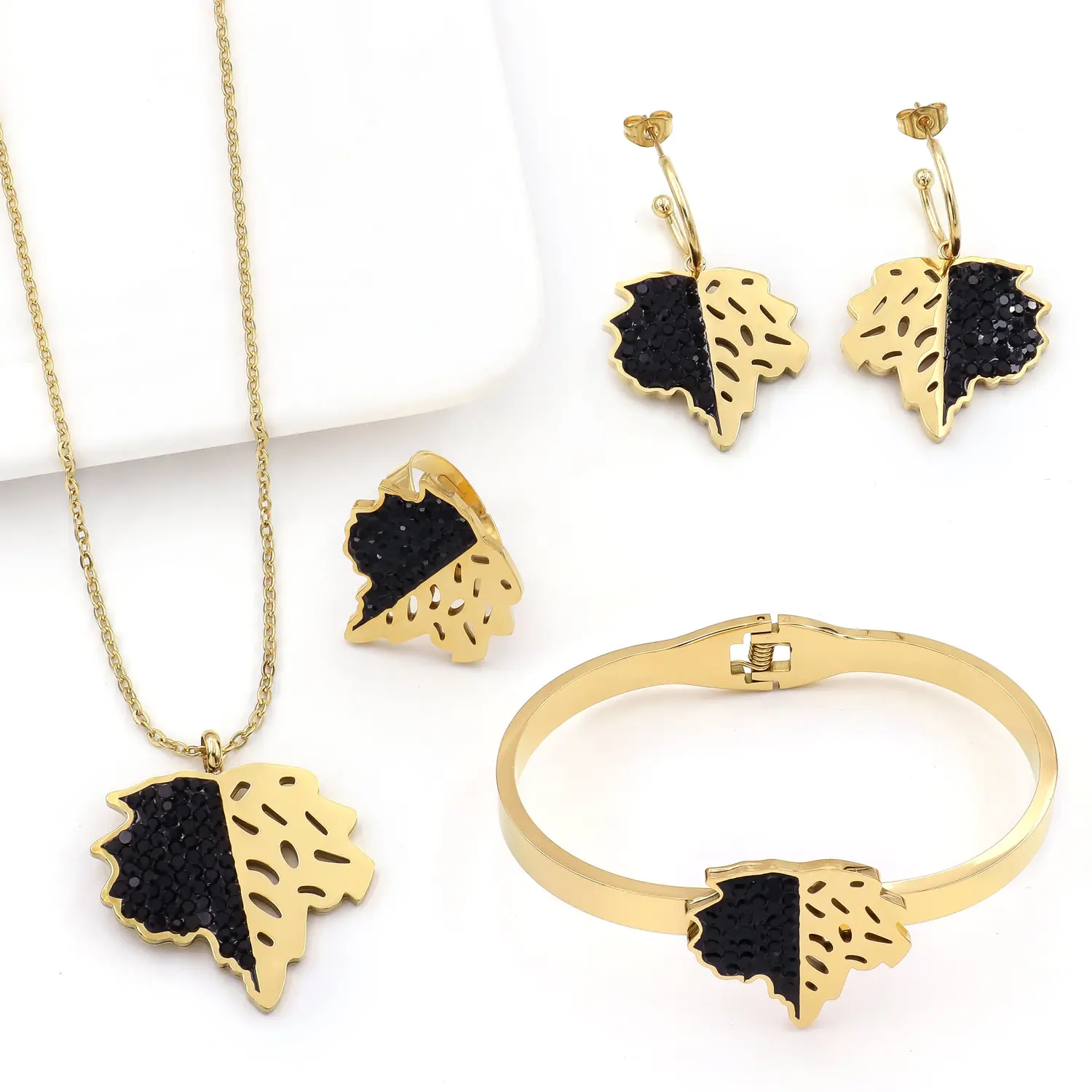 Fashion Design Diamond Maple Leaf Pendant Necklace Bracelet Ring Earrings Set 18k Gold Plated Stainless Steel Jewelry for Wome