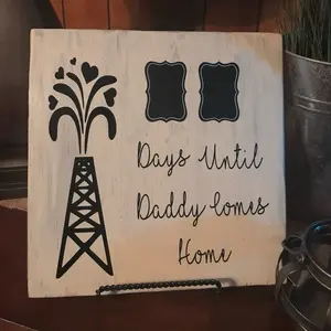 Handmade Days Until Daddy Comes Home Sign Parent Child Countdown with Oil Derrick Design and Chalkboard Spaces Wooden Decor