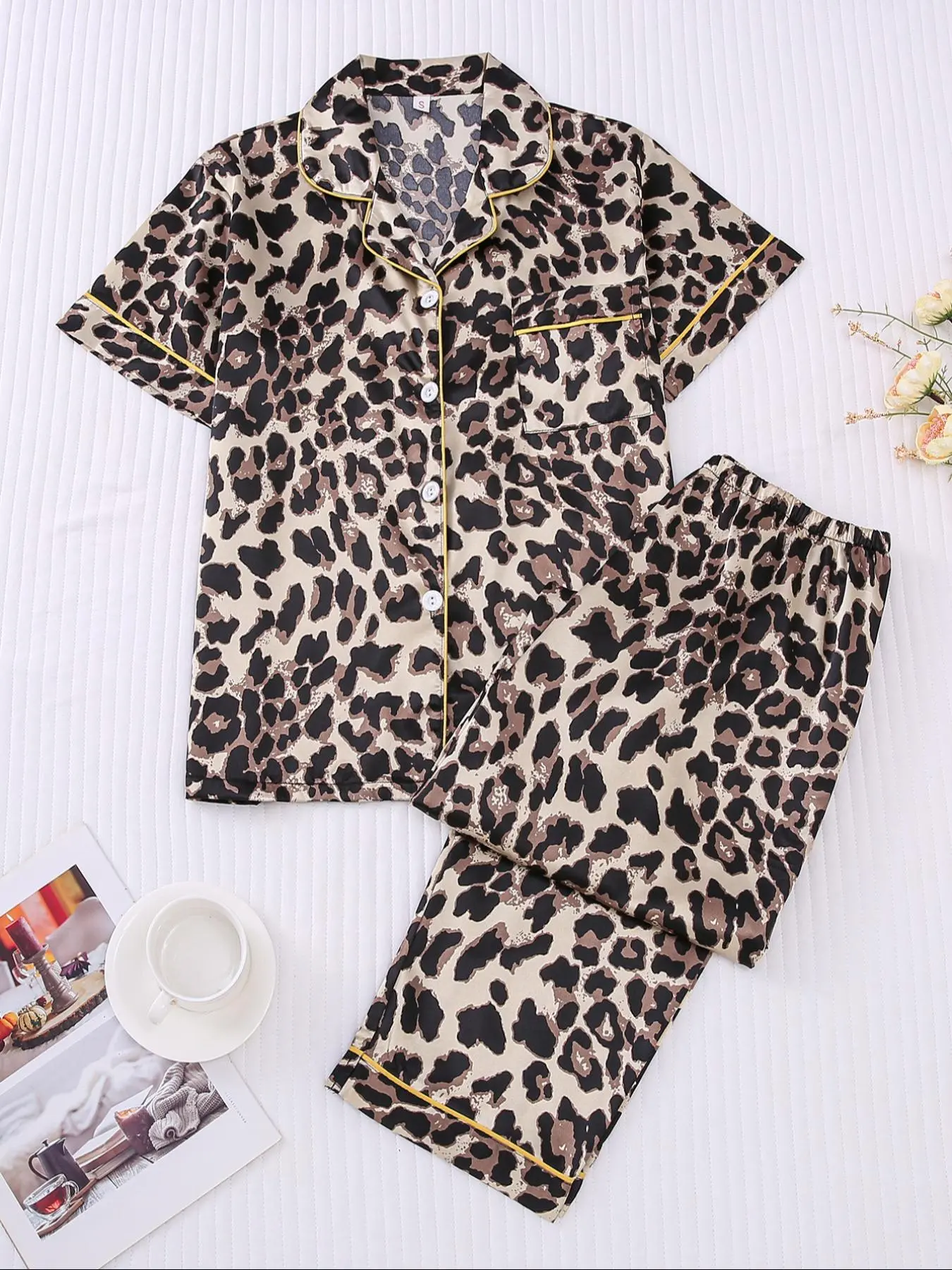 Women's Leopard Print Lapel Neck Pocket Shirt & Elastic Waist Pants Pyjama Two-piece Set, Casual Comfy Short Sleeve Button Up Top & Trousers PJ Set, Ladies Sleepwear & Loungewear, Pajamas Sets, Casual Home Wear for All Seasons