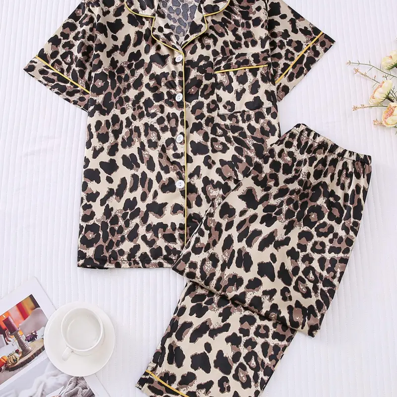 Women's Two-Piece Leopard Printed Pajama Set, Lapel Neck Pocket Shirt and Elastic Waist Pants, Casual Comfy Short-Sleeve Button Up Top and Trousers, Ladies Sleepwear and Loungewear, Casual Home Wear for All Seasons