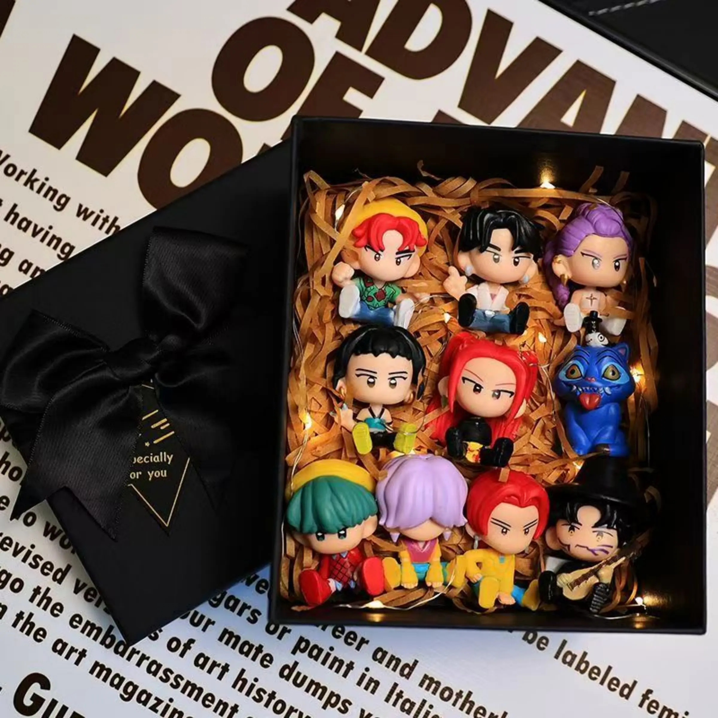 10-piece small figurines + gift box lamp