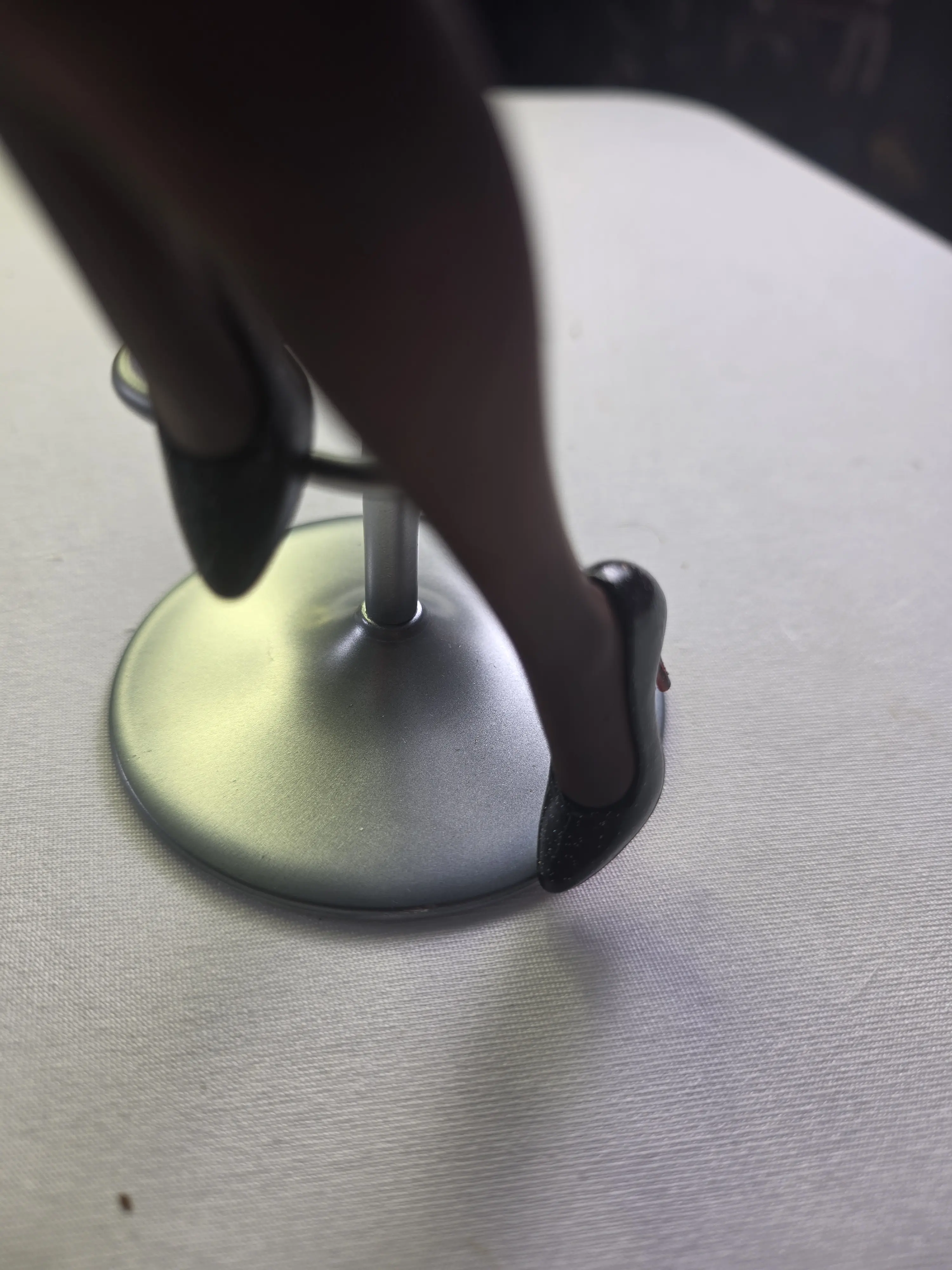 Crimson-Haired Office Agent Display Figure – High Quality PVC [SL-CS-Mak-01]