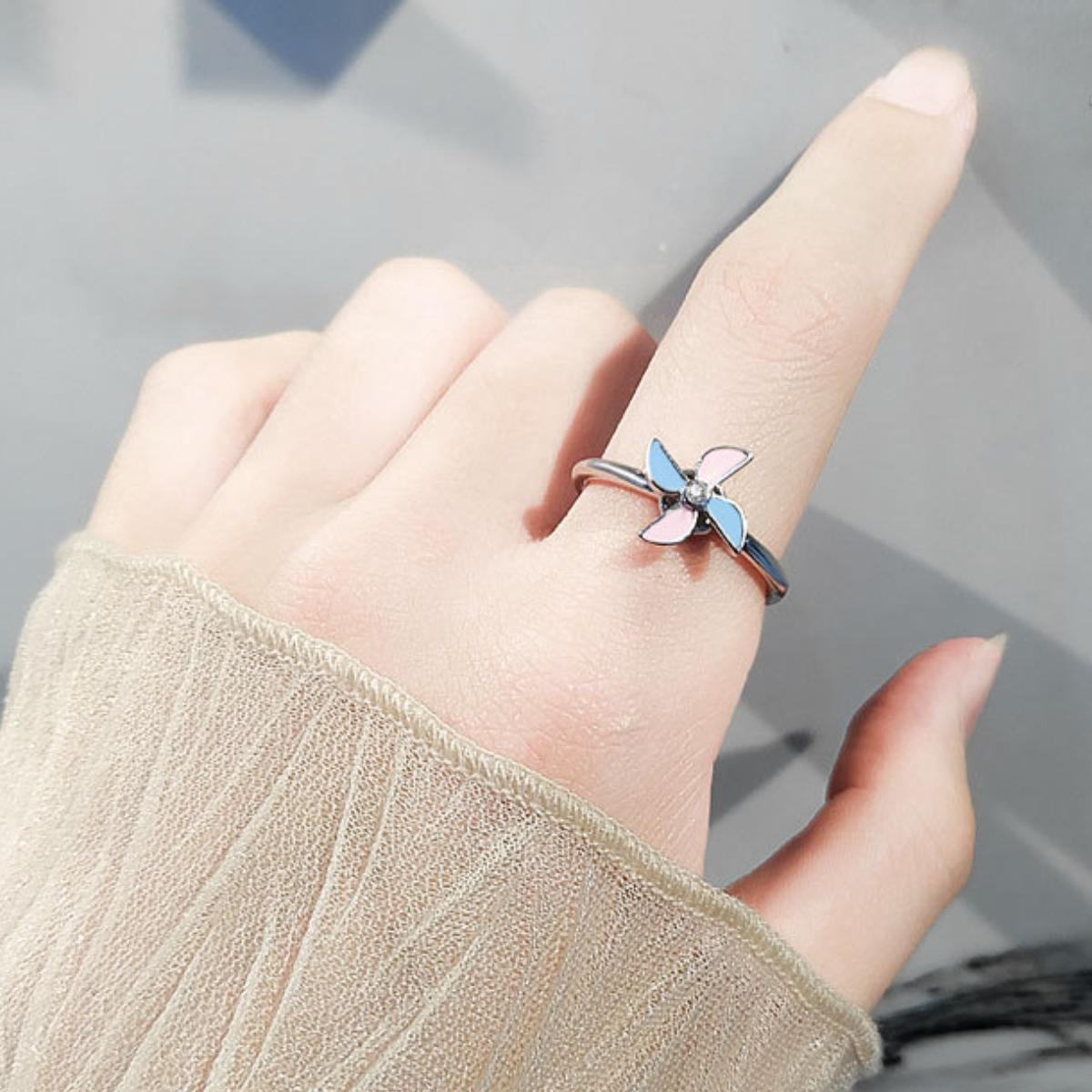 Elegant Rotatable Windmill-Inspired Wrap Ring, Premium Craftsmanship Spinning Adjustable Open Ring, Dainty Everyday Wear Fidget Jewelry for Women, Thoughtful Gift for Mom Girlfriend Wife, Versatile Layering Accessory