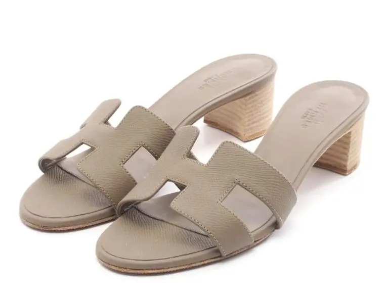 Pre-owned HERMES Oasis Sandals Leather Gray brown