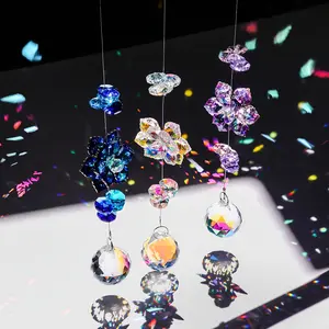 Artificial Crystal Sun Catchers in The Shape of Maple Leaves, Decorative Crystal Balls, Car Pendants, Home Decor, Window Lighting, Garden Ornaments, Wedding Decorations, Rainbow Crystal Hanging Additions for Indoor And Outdoor Use, Garden Decor