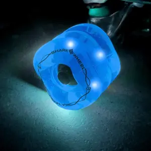 LIGHT UP SHARK WHEEL 70MM, 78A FIREFLY - TRANSPARENT BLUE WITH BLUE LIGHTS