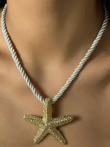 Starfish Necklace for Women Gold Shell Pendant Necklaces Seashell Charm Necklace Boho Style Jewelry Puka Shell Summer Beach Surfer Jewelry Outfits Accessories