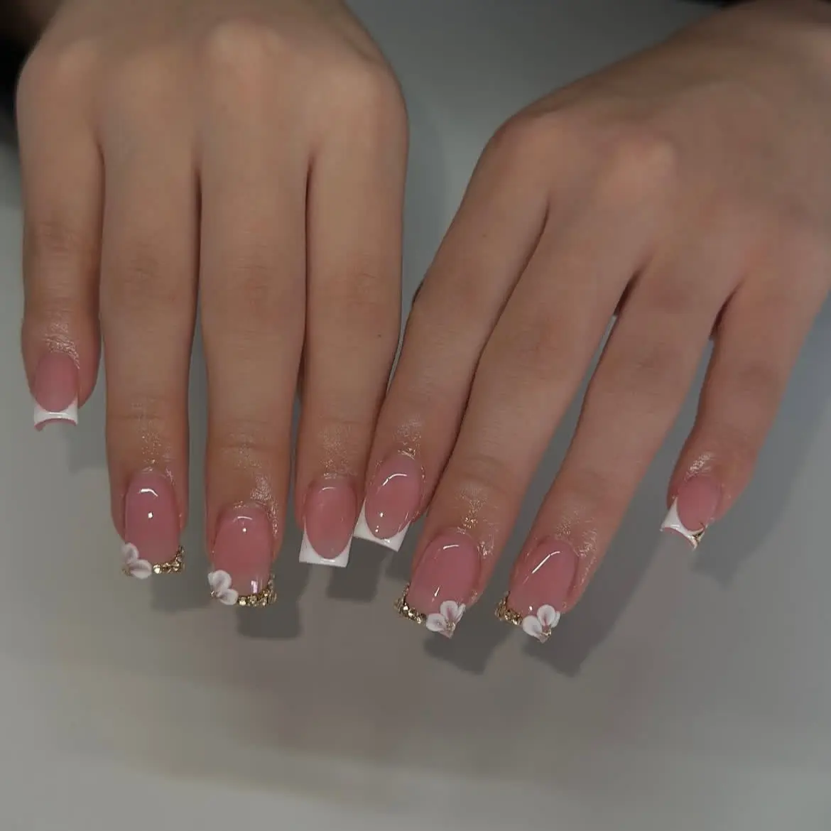 10 Pcs Handmade French Tip Nail Wraps, French Nail Art, Sweet Style, Flower Design Nails, 3D Bow, Beads, Reusable Full Cover False Nails, Handmade Wearable Nails, Perfect for Daily Wear, Dates, Gifts for Women and Girls, Handmade Press Ons
