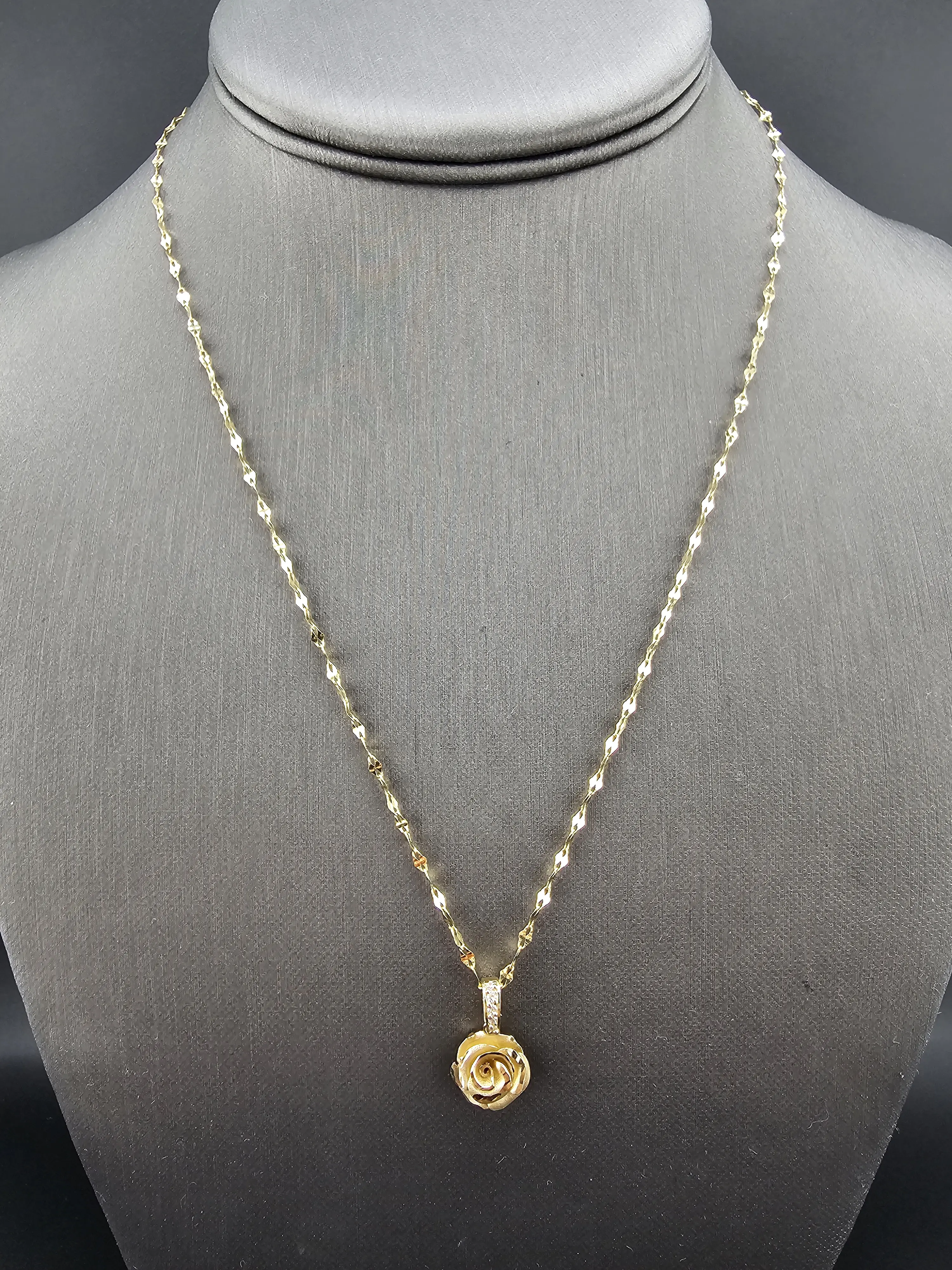 14K Gold Chain w/Pendant - Virgin Mary