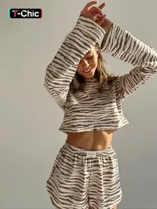Two-Piece Set Women's Zebra Stripe Print Crop Tee & Patched Split Hem Shorts Pyjama, Casual Comfy Round Neck Drop Shoulder Top & Elastic Waist Shorts PJ Set, Women's Sleepwear for Spring & Fall, Pajama Set