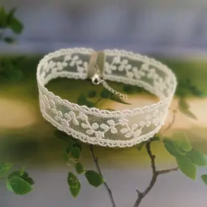 Leaf on vine white lace choker necklace, floral lace choker, bridal lace choker, lace jewelry