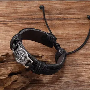 Pulsera negra trenzada con escudo  de san Benito, pulsera ajustable con cordón de cuero multicapa joyeria religiosa para hombre y mujer