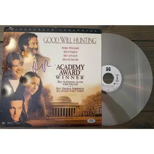 🎬 Matt Damon Signed “Good Will Hunting” LaserDisc (PSA Authentic) Rare Collector Piece!
