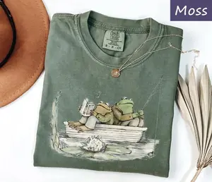 Comfort Colors Retro Frog and Toad T-shirt, Vintage Reading T-shirt, Cottagecore Shirt, Frog Graphic Tee, Nature Lover Tee, Graphic shirt