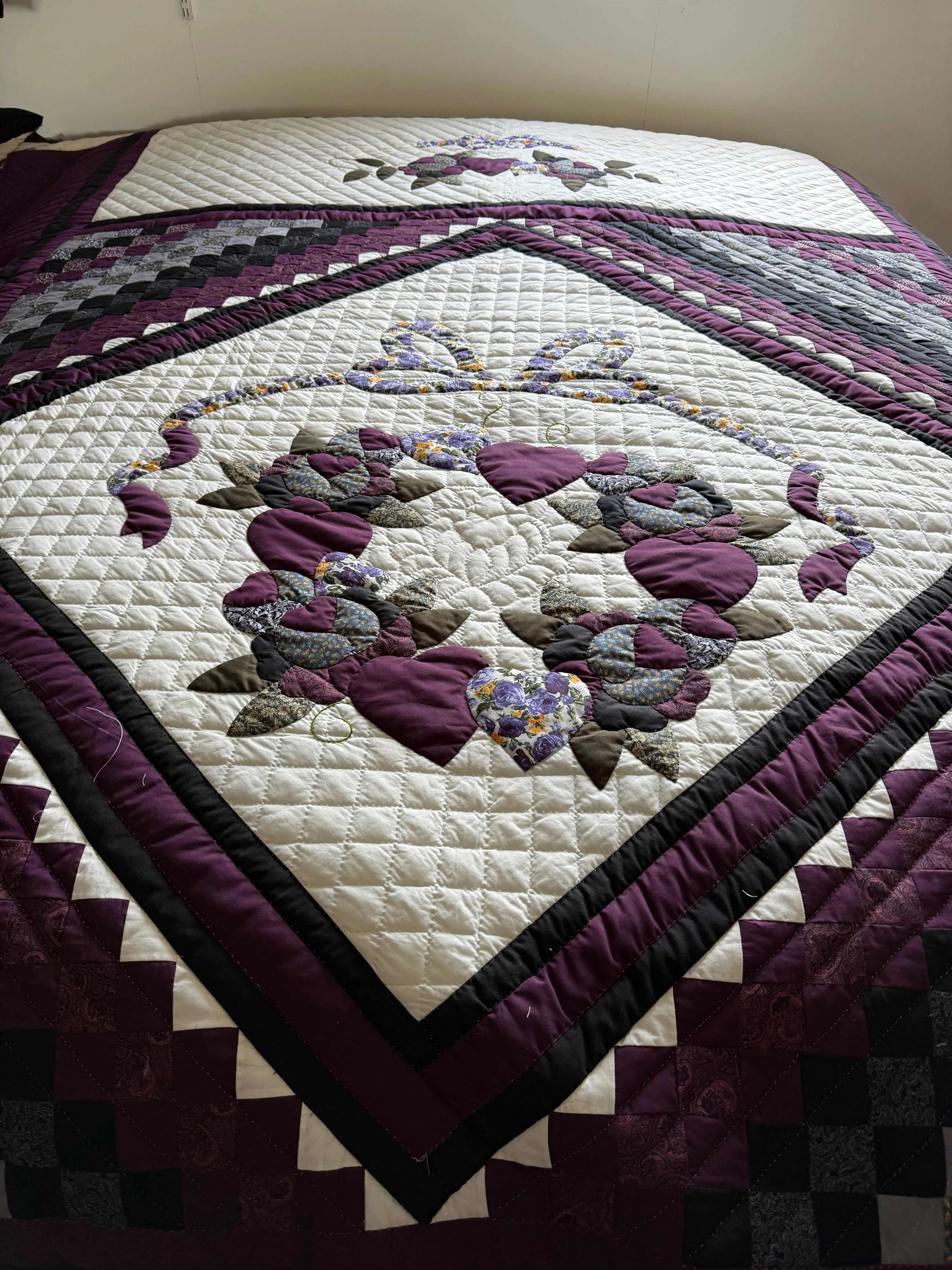 Amish Quilt (trip around the roses) Amish Quilt (trip around the roses)