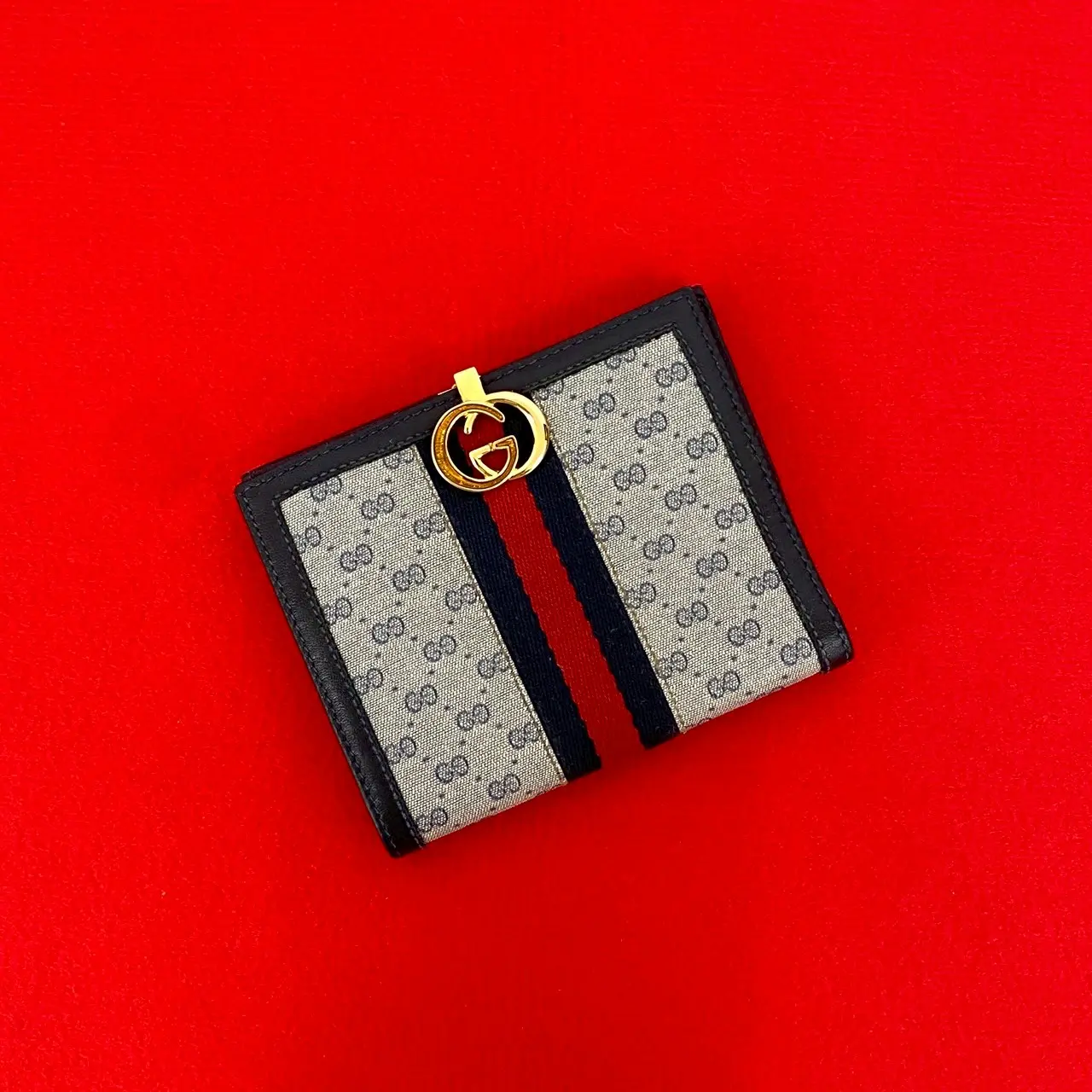 Pre-owned GUCCI Calfskin Small Leather Goods GG Logo PVC Leather Bifold Wallet